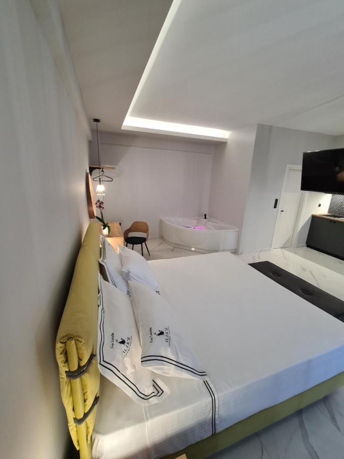 Ilia'S Luxury Suites - Adults Only Xylokastro Exterior foto
